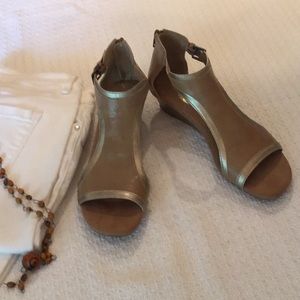 Aerosoles two tone wedges.